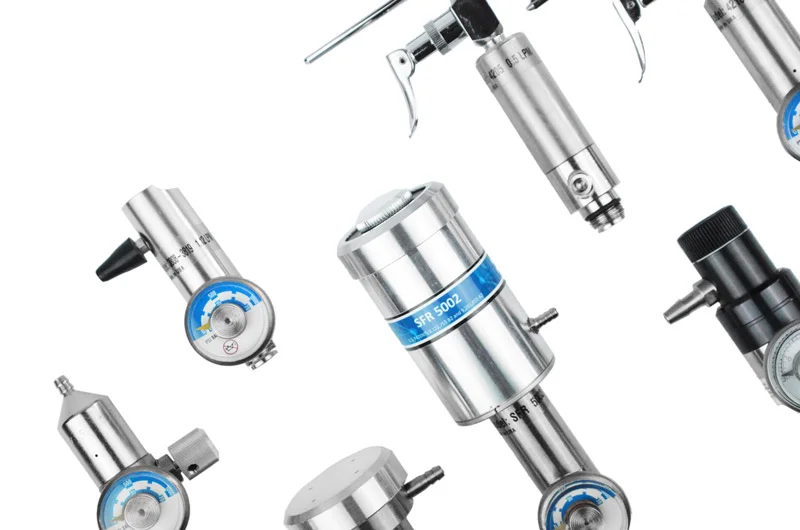Extraction regulator for test gas cylinders